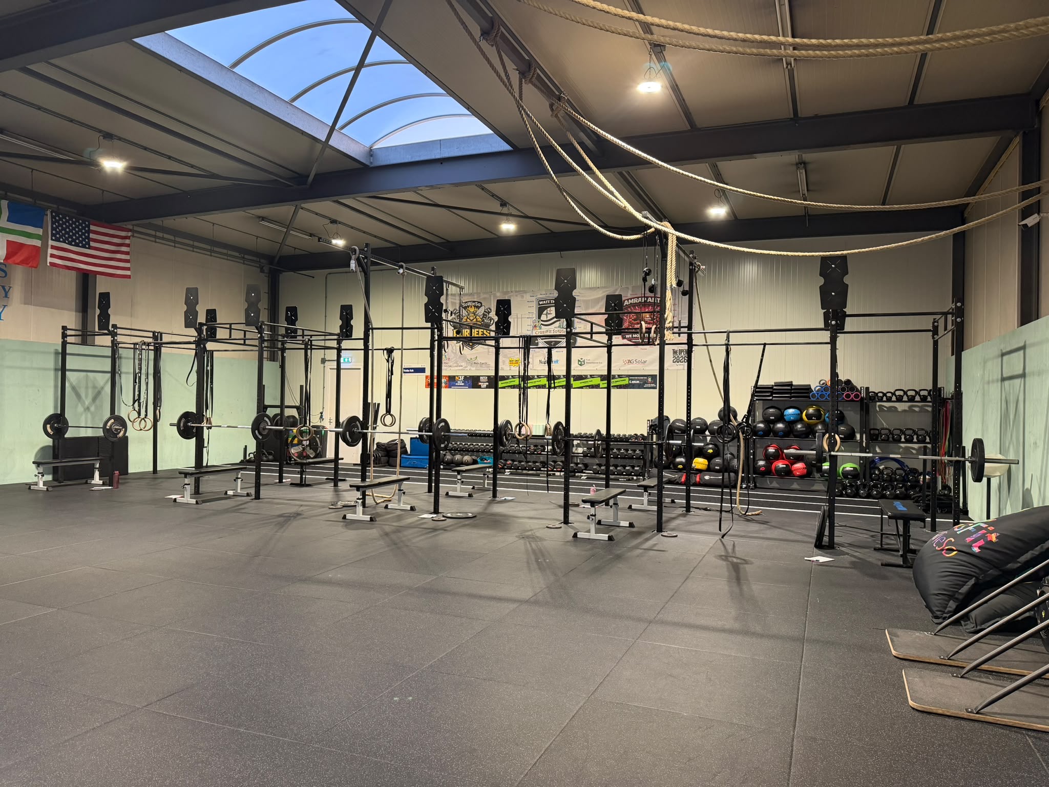 De trainingsruimte van CrossFit SoWieSo in Stadskanaal